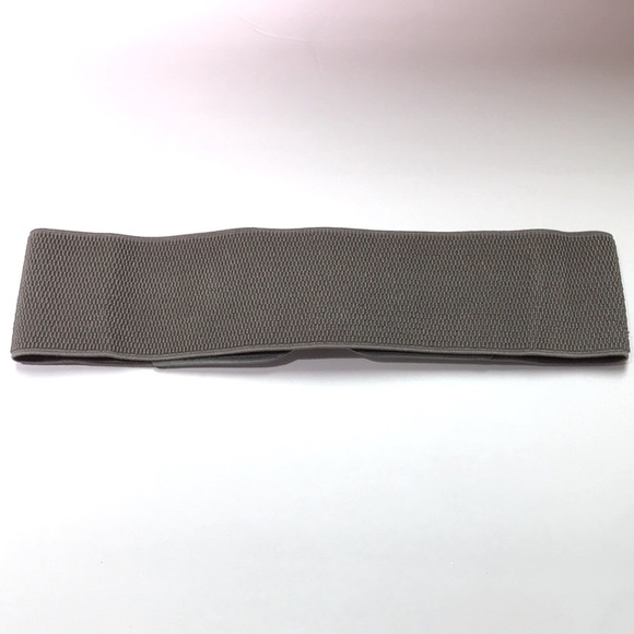 Elastic Waist Belt with Silver Dots and Velcro Closure - Picture 2 of 3